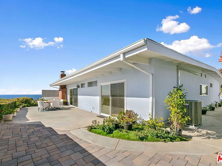 3636 Oceanhill Way — Photo 27