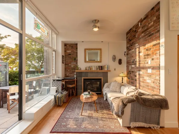 2515 Ontario St #218, Vancouver, BC V5T 4V4