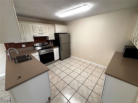 3rd image of 5660 Foxlake Dr