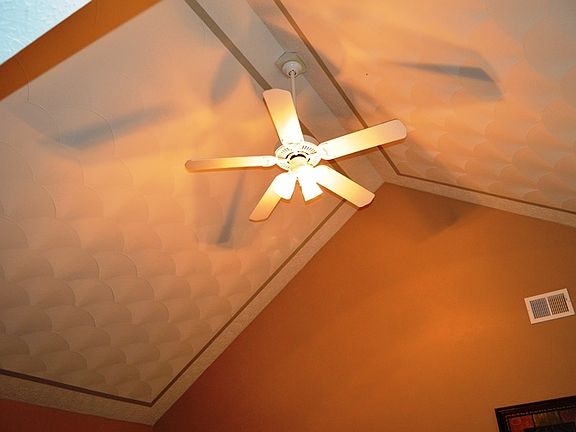 4th image of 100 Lexington Ct
