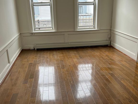 5th image of 2030 E 12th St #2R