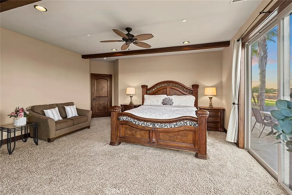 5 bed, 4762 sqft, $8,990 — Photo 3