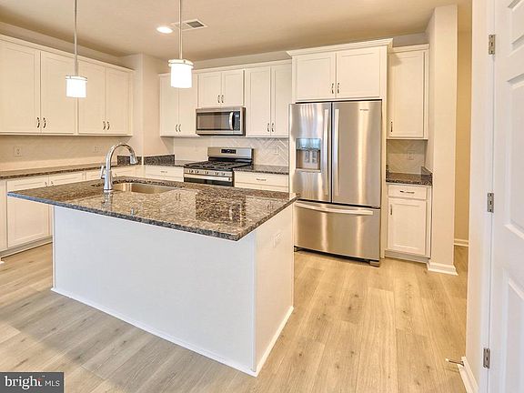3rd image of 393 Heritage Shores Cir