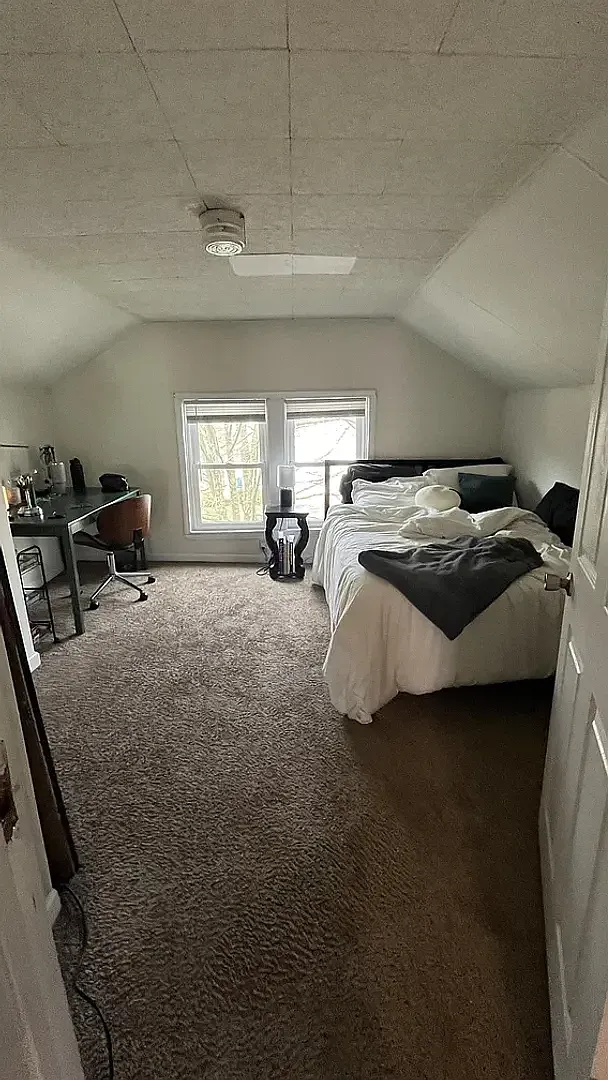 810 N Lincoln St — Photo 2