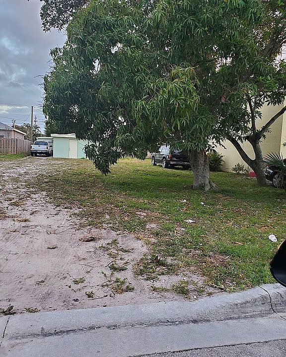 1st image of NE 13th Ave