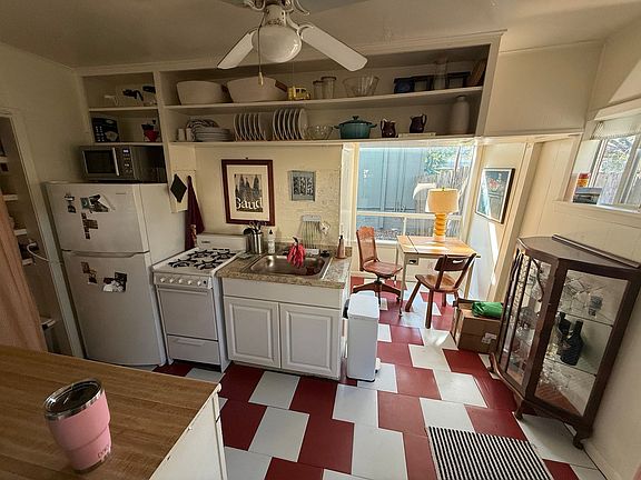 2nd image of 3404 1/2 Grooms St APT A