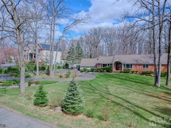 68 Meredith Rd, Colonia, NJ 07067