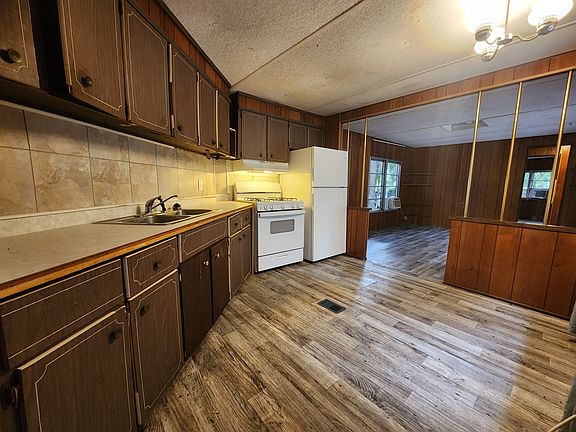 2nd image of 500 SE 129th Ct