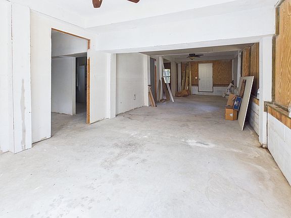 27th image of 117 Davis Dr