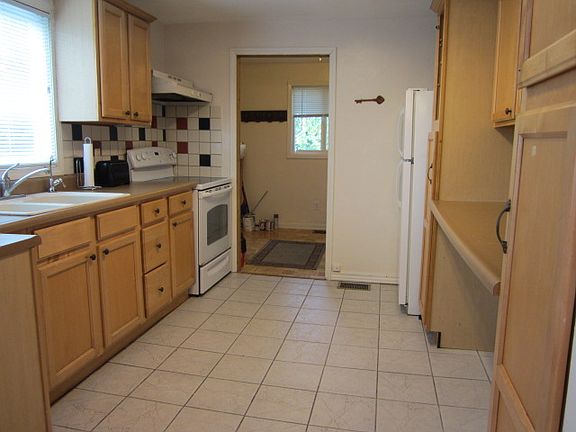 2nd image of 3249 Boxwood Dr