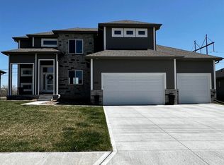 8151 S 183rd St, Omaha, NE 68136