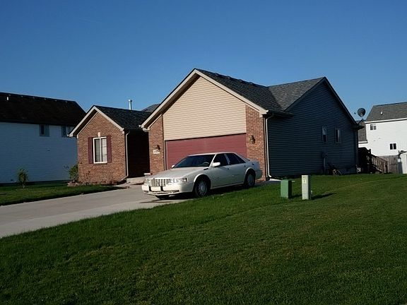 3rd image of 325 Eileen Ave