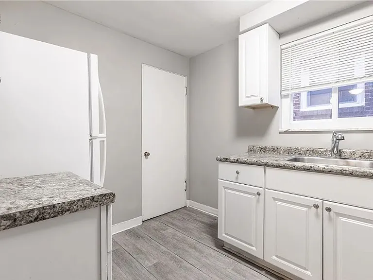 2273 Pauline Ave — Photo 4