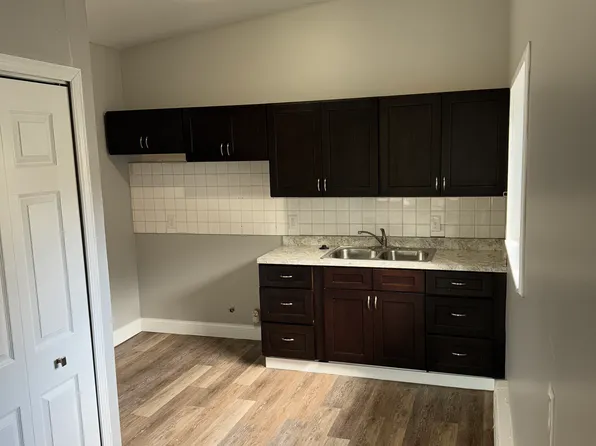 2322 & 2324 Newton St, Akron, OH 44305