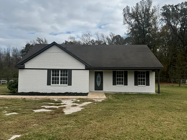 125 Ms Betty Dr, Holly Springs, MS 38635