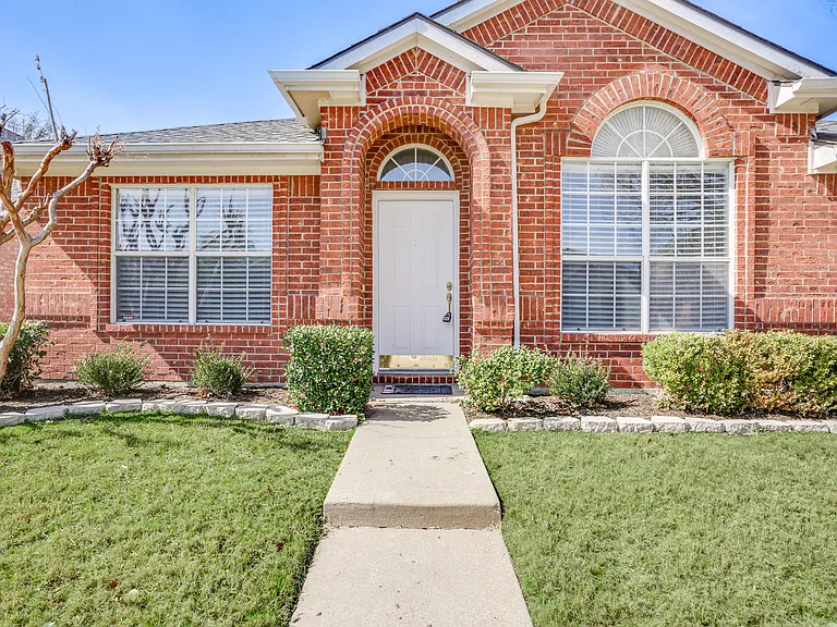 8611 Ironwood Dr — Photo 1