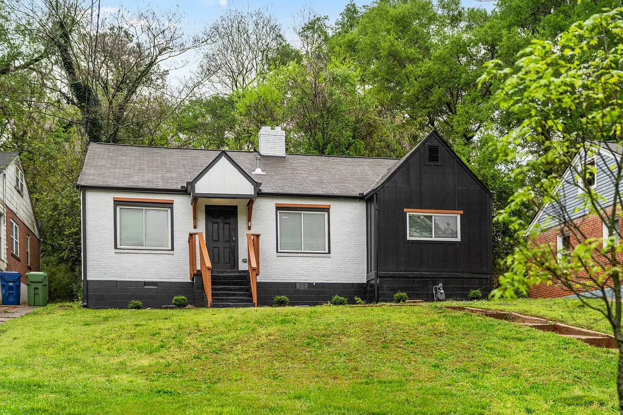 1133 Cascade Rd SW photo 1