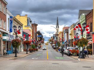 201 Main St S #6, Newmarket, ON L3Y3Y9