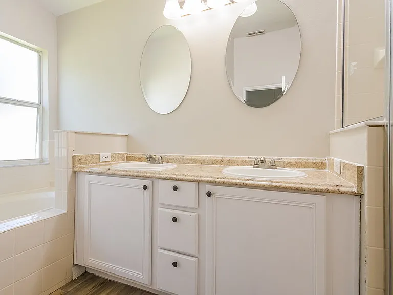 1320 Creekview Ct — Photo 11