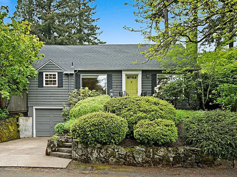 7205 SW Benz Park Dr — Photo 2