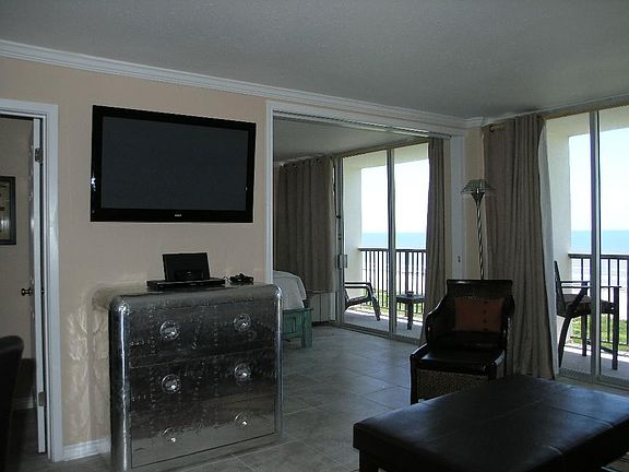 5th image of 415 E Beach Dr APT 708