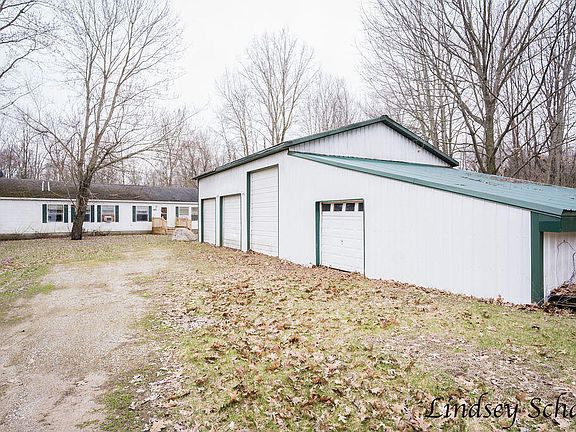 3rd image of 2299 Lyle Rd