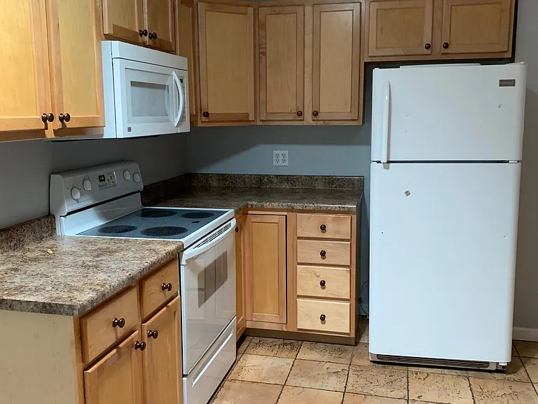 627 N Elati St — Photo 10