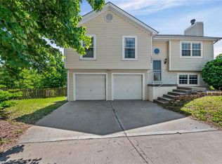 1904 Quail Ridge Dr, Liberty, MO 64068