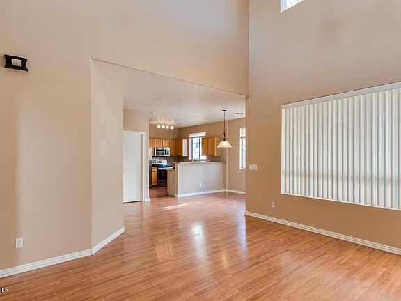 4th image of 1331 S Loomis