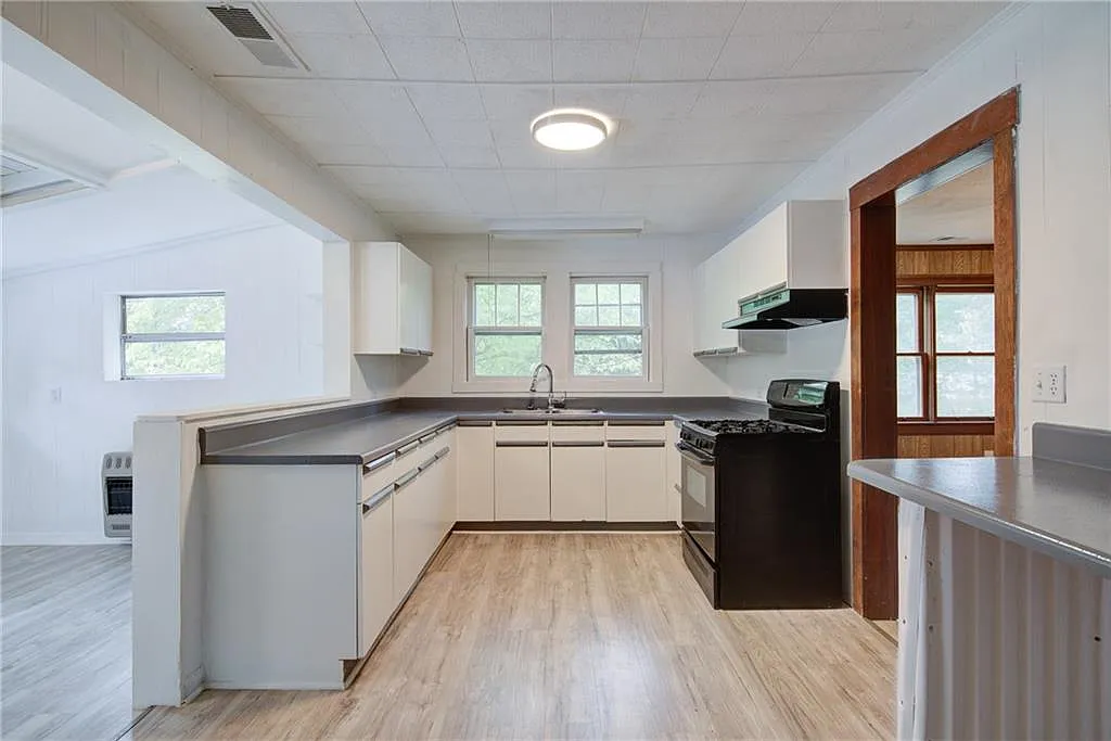 3 bed, 2.0 bath, 1360 sqft, $2,095 — Photo 4