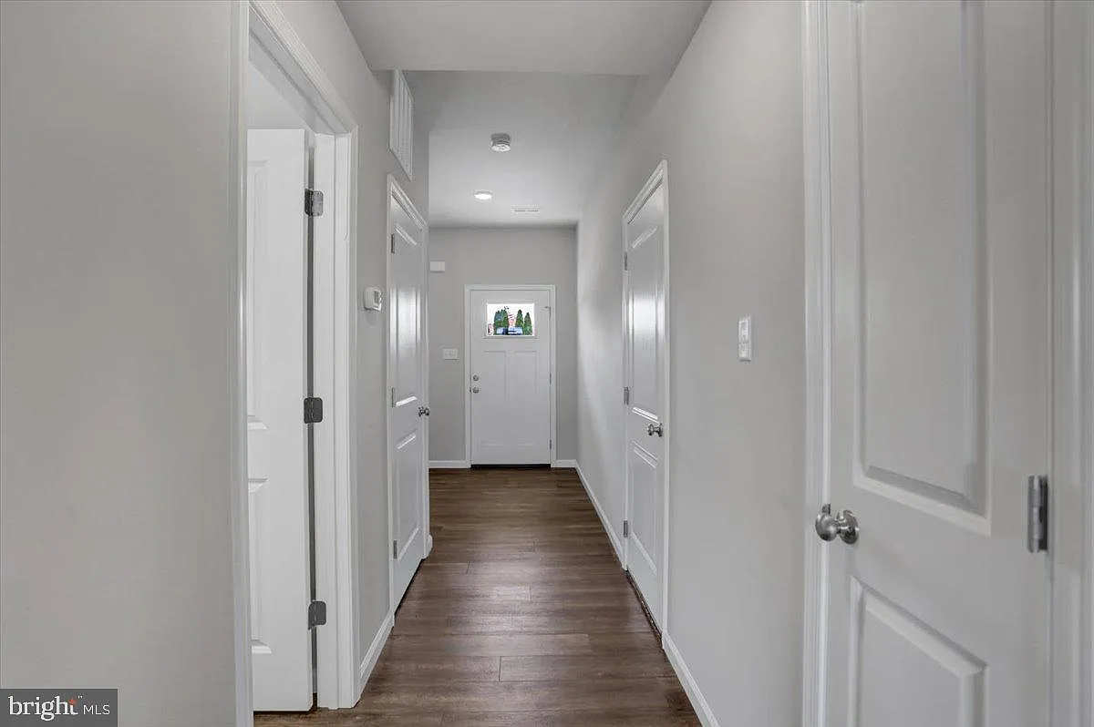 3 bed, 2.5 bath, 1970 sqft, $2,150 — Photo 4