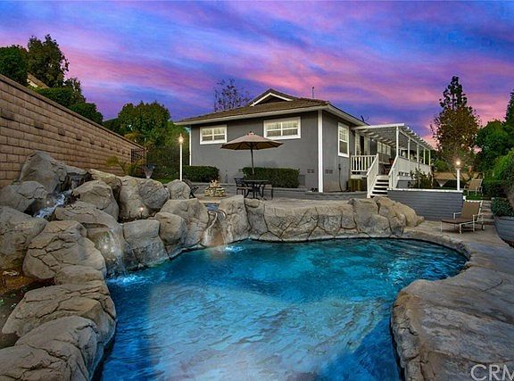 Sparkling rock pool & spa!