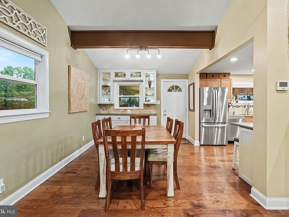 5th image of 237 Wood St