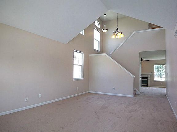 3rd image of 1225 Oak Knoll Ct