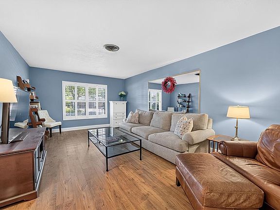 4th image of 433 GILBERT ROAD