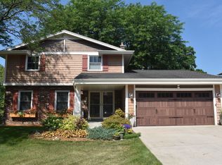 410 Mandan Dr, Waukesha, WI 53188