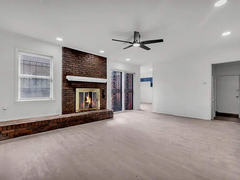 1095 Star Line Dr — Photo 1