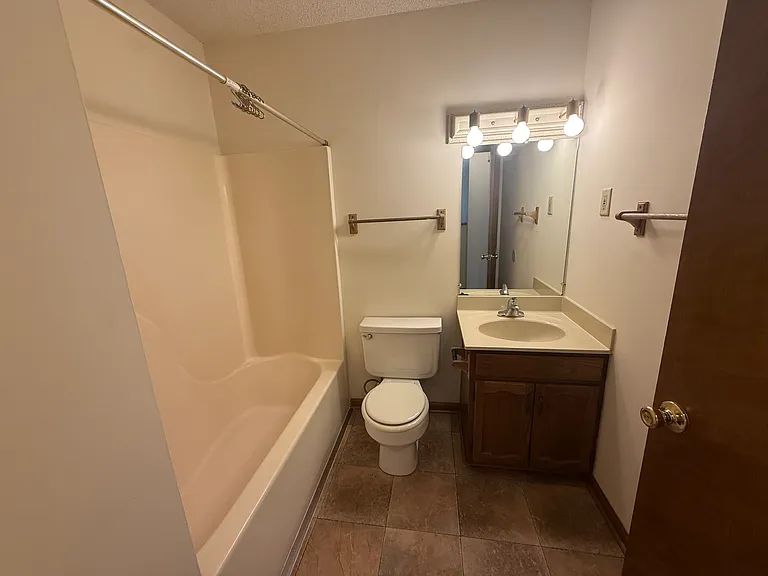 2 bed, 1.5 bath, $850 — Photo 3
