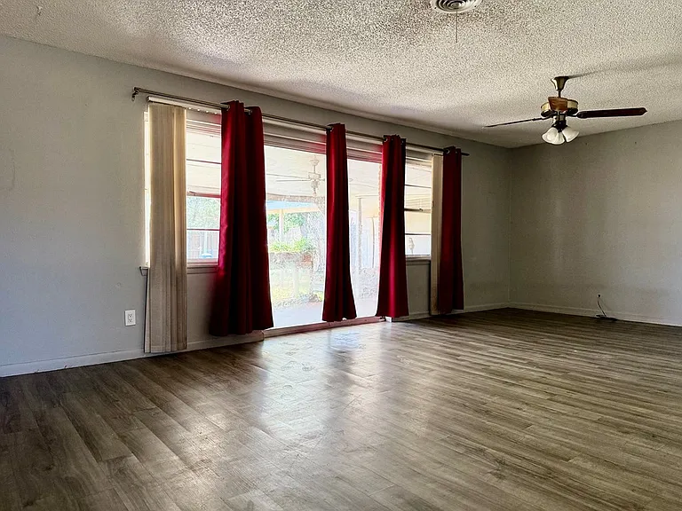 112 S Eisenhower Dr — Photo 15