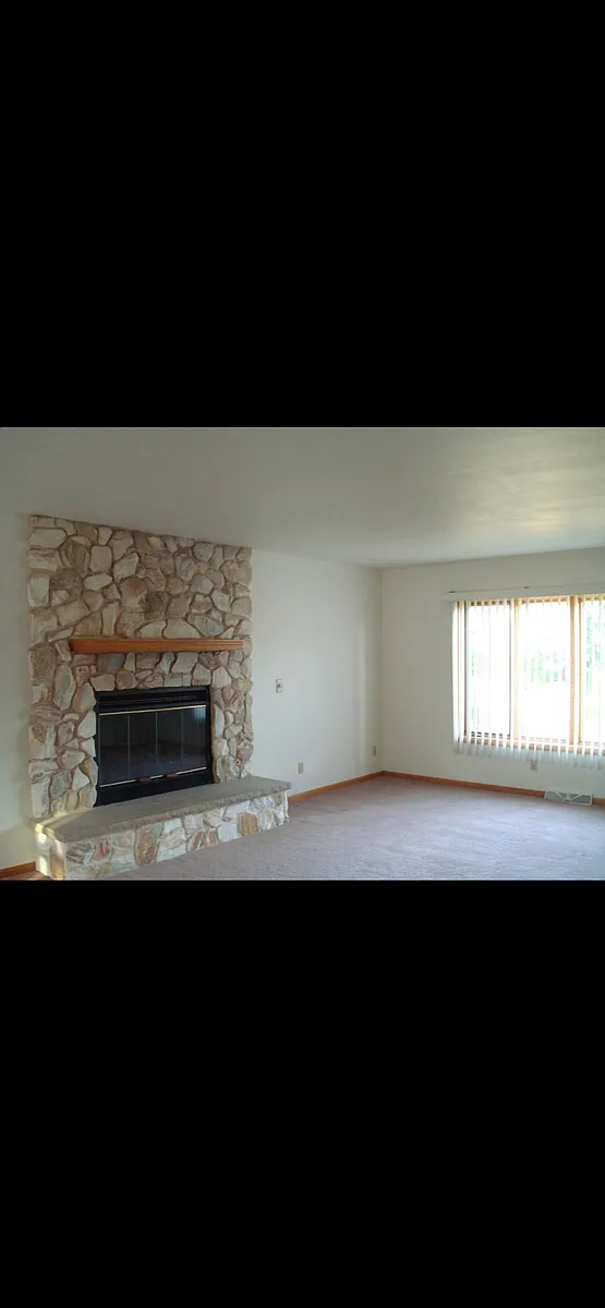 Building Photo - N26W26334 Quail Hollow Rd #B