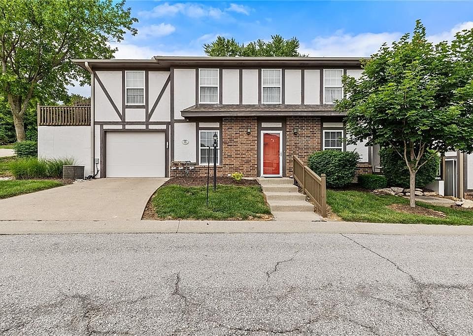 1st image of 300 E Hansen Ct