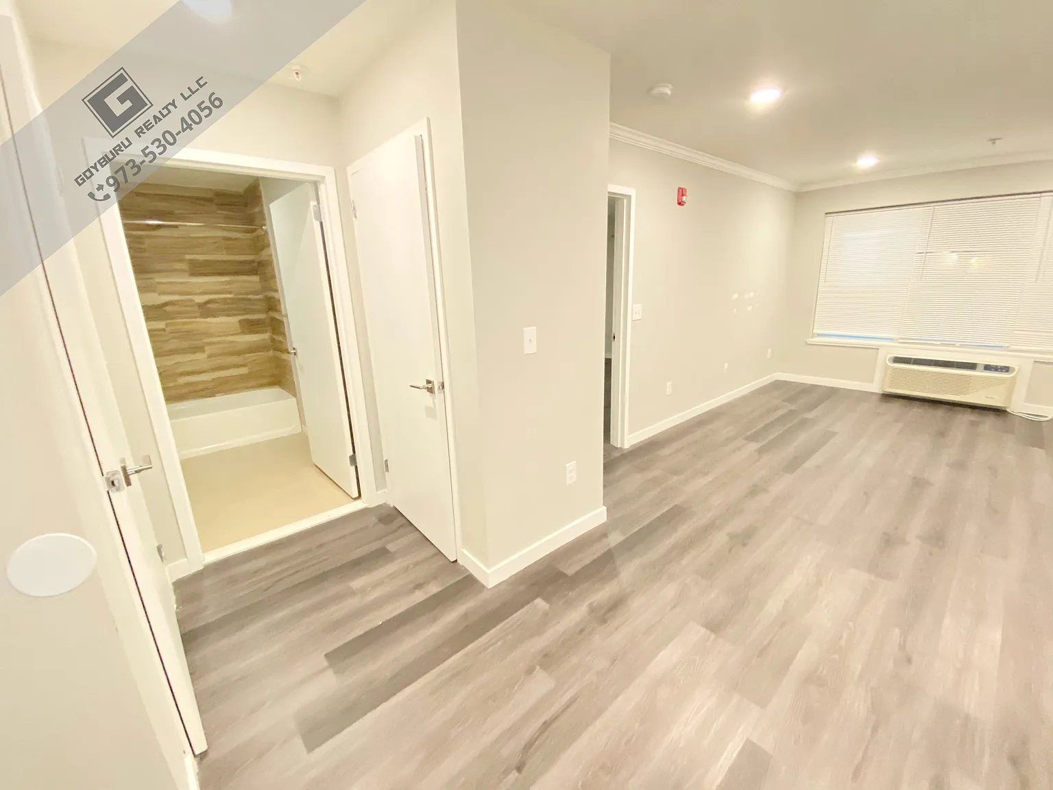 1 bed, $1,718 — Photo 4