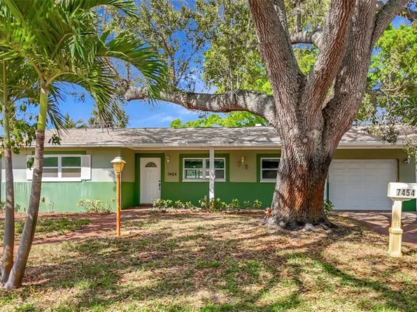 7454 Locust St NE, Saint Petersburg, FL 33702