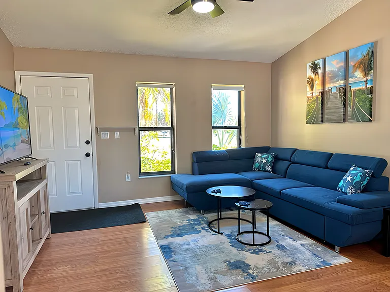 Community Ave — Photo 9