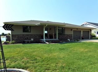 18 Clear Lk, Columbus, NE 68601