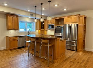 301 Old Whitfield St #B, Guilford, CT 06437