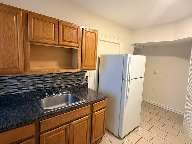 295 Norton St #B8 — Photo 3
