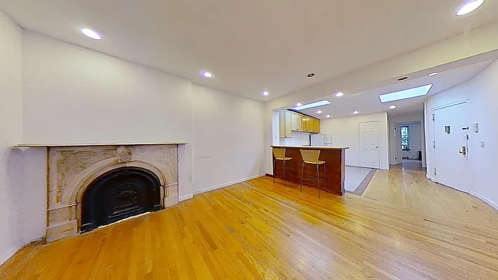 Rented by Bond New York | media 16