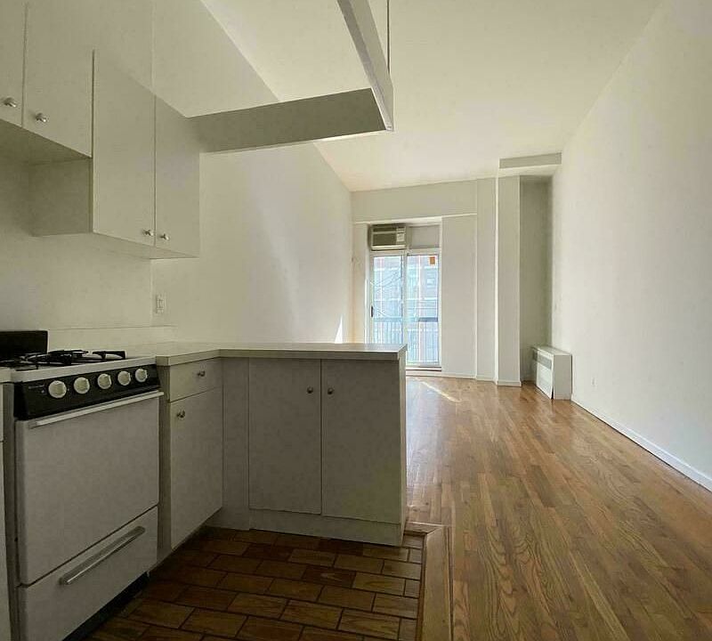 1st image of 33 Gold St APT 525
