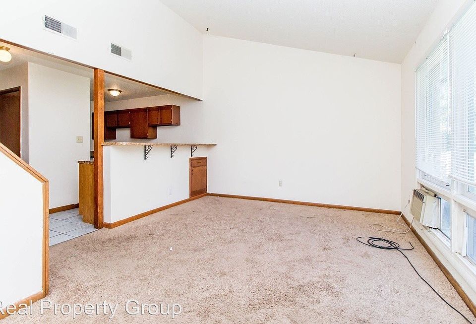 1st image of 1011 Southpark Dr APT 9